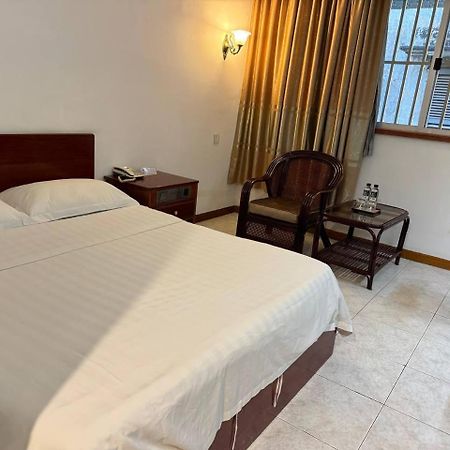 Chung Hsin Hotel 中信酒店 Phnom-Penh Buitenkant foto