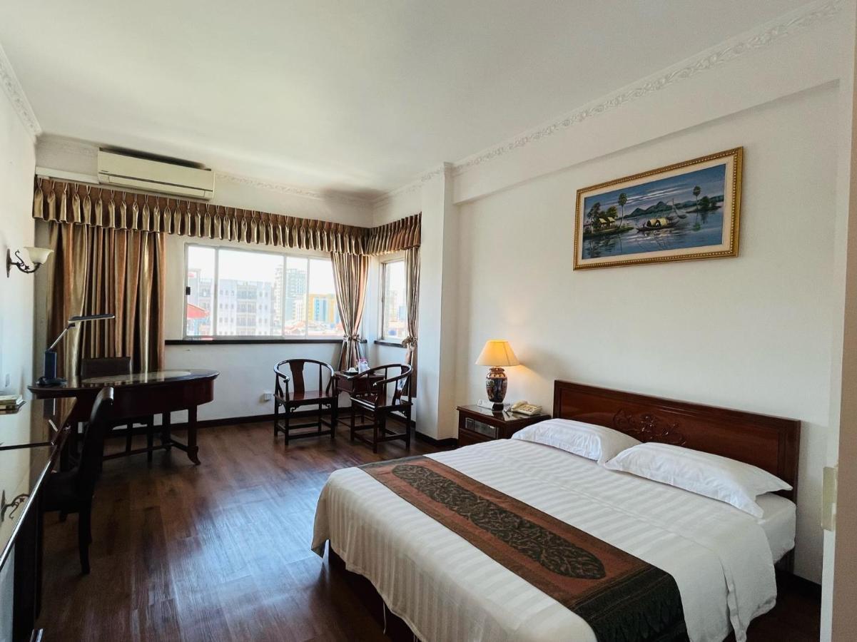 Chung Hsin Hotel 中信酒店 Phnom-Penh Buitenkant foto